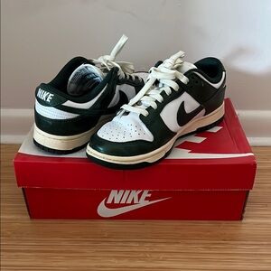 Nike White and Green Sneakers Retro Low-Top
